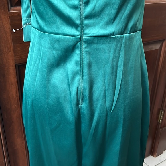 My Michelle  Holiday Emerald green Satin Dress   Off the shoulders   Size 11 NWT - Picture 10 of 11